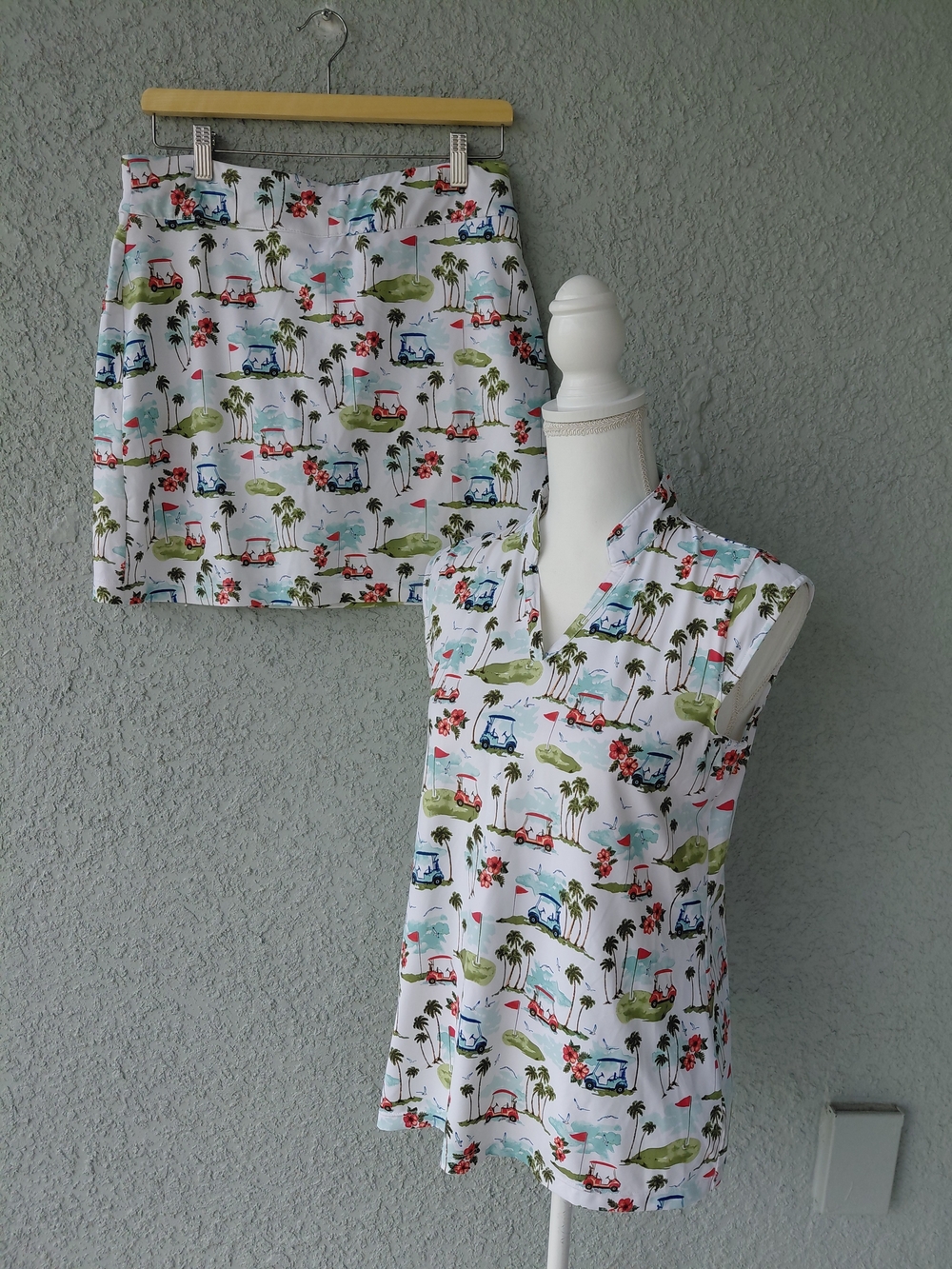 Coral Bay Golf 2 Piece Set PM Sleeveless Top & Skort Tropical Golf Cart Print UP - Picture 2 of 8